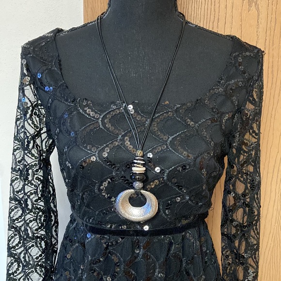 Girls Large dress - Picture 2 of 14